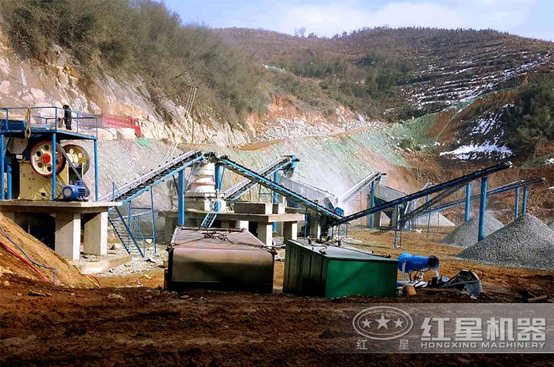 破碎石頭機(jī)加工現(xiàn)場 破碎石頭機(jī)加工現(xiàn)場