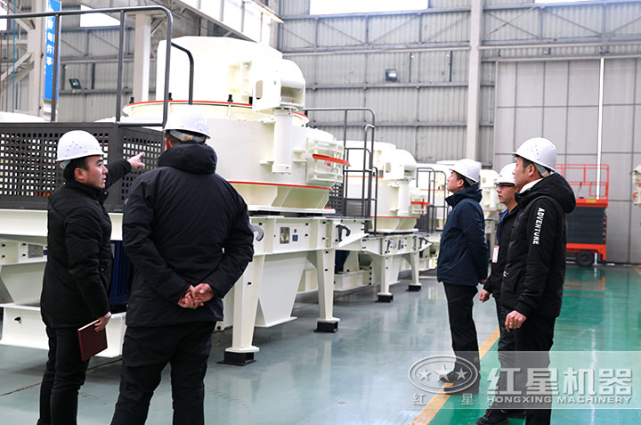 用戶來廠考察，有業務經理現場報價