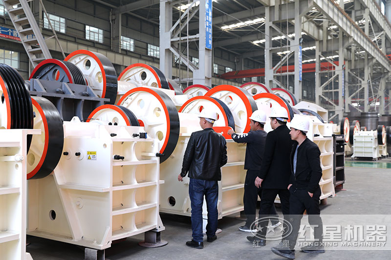 客戶(hù)來(lái)碎石機(jī)車(chē)間參觀